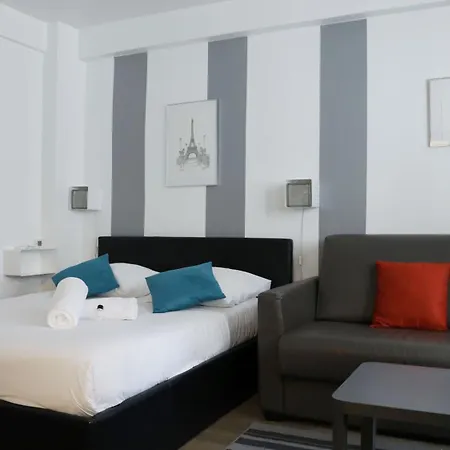 Arc De Triomphe & Trocadero Square - Cityapartmentstay 公寓