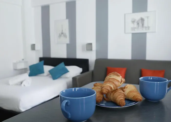 Arc De Triomphe & Trocadero Square - Cityapartmentstay شقة