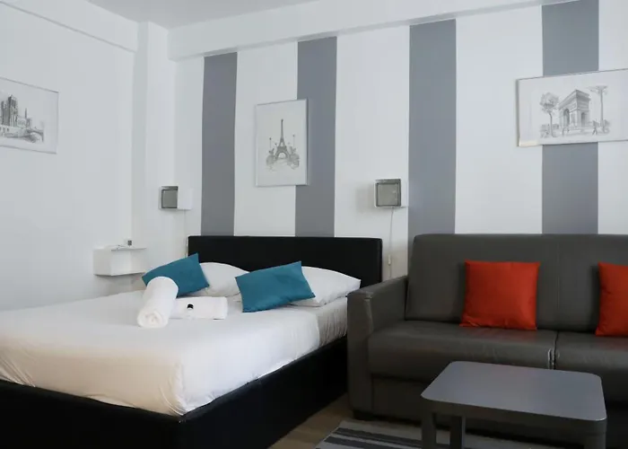 Arc De Triomphe & Trocadero Square - Cityapartmentstay شقة