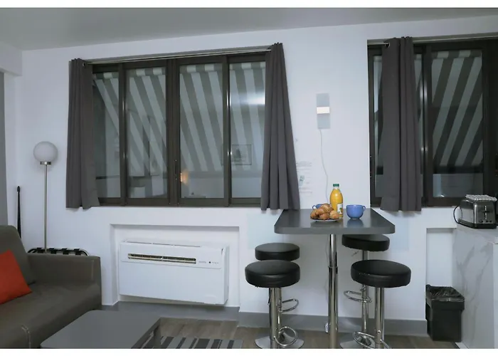 Arc De Triomphe & Trocadero Square - Cityapartmentstay *