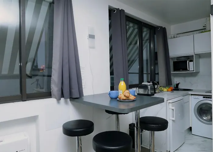 Arc De Triomphe & Trocadero Square - Cityapartmentstay شقة